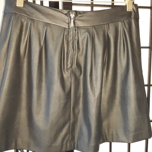 Skirt - Picture 2 of 2